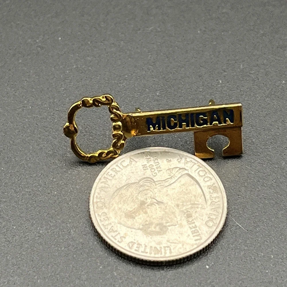 Key To The State Of‎ Michigan Gold Tone Lapel Hat Pin